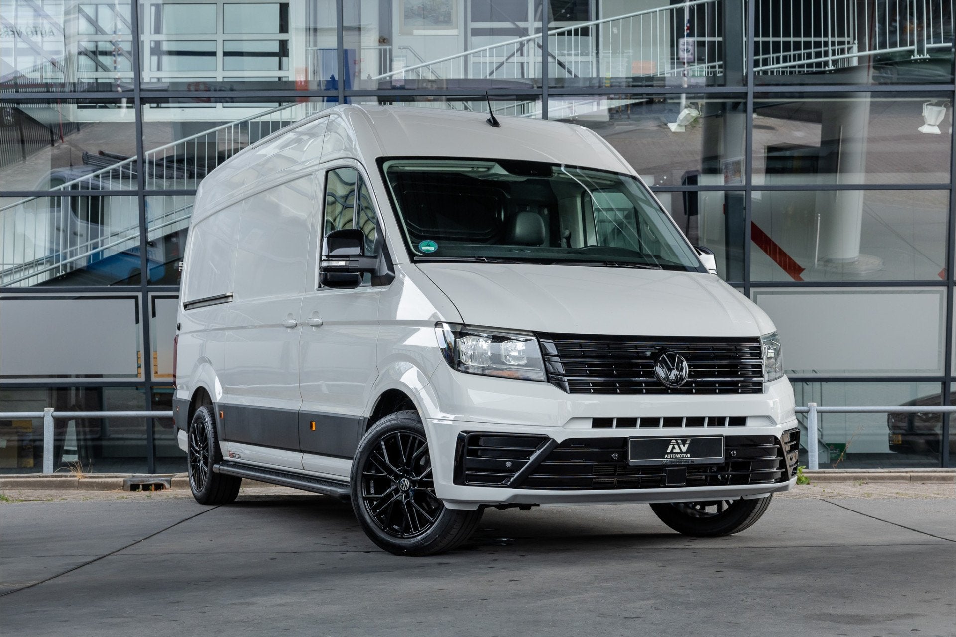 Volkswagen Crafter 2.0 TDI 177 PK L3H3 DSG | CarPlay | Camer, Stof, Gebruikt, Zwart, 4 cilinders