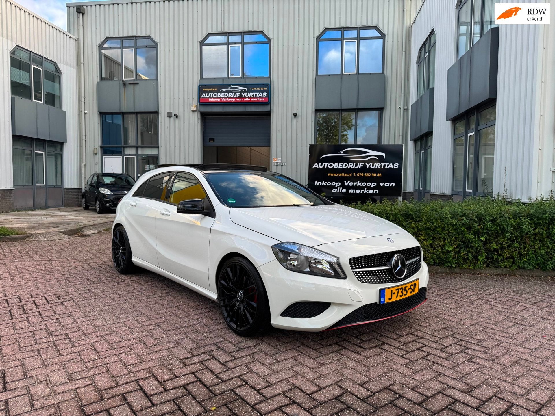 Mercedes-Benz A-klasse 180 PANORAMADAK!, Voorwielaandrijving, Gebruikt, Euro 6, 4 cilinders