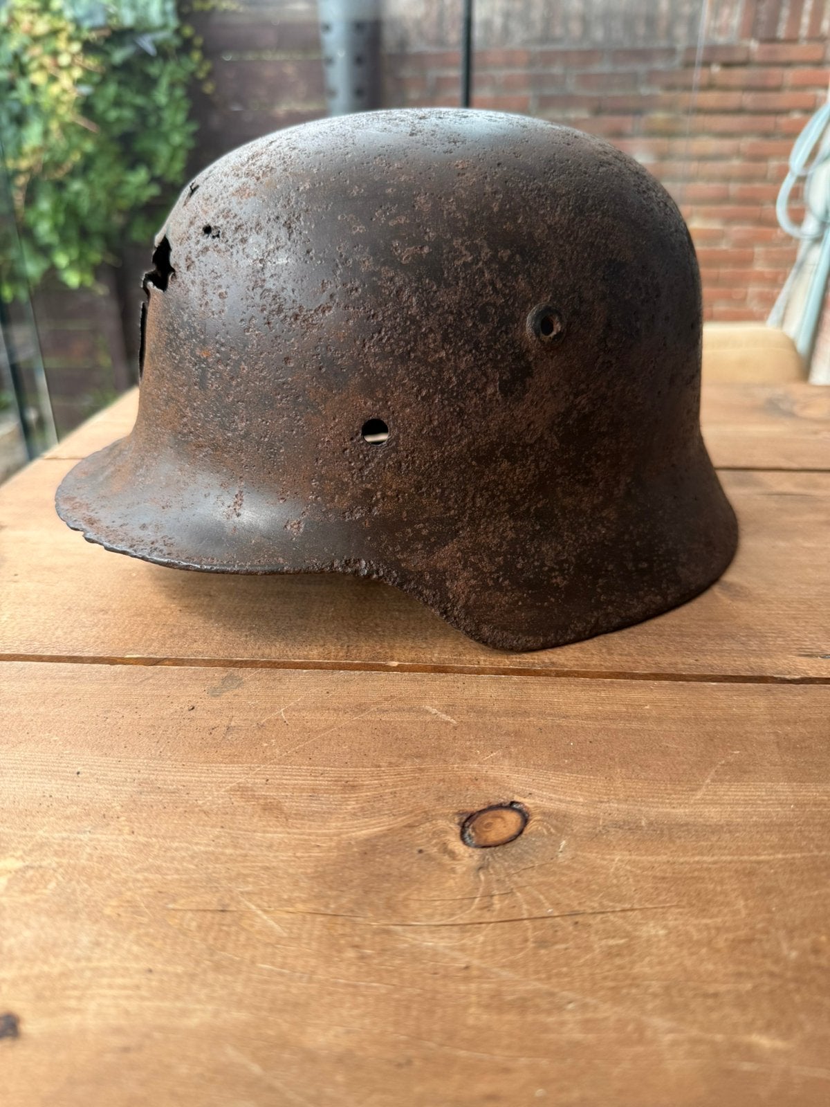 Duitse helm WO2 “headshot”, Verzamelen, Ophalen of Verzenden, Duitsland, Helm of Baret