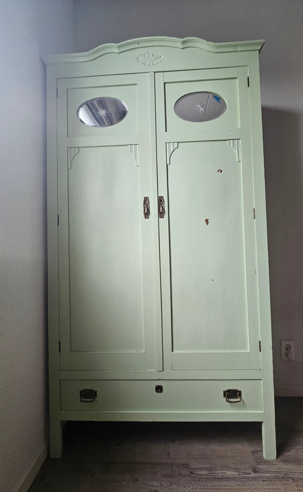 Vintage Kledingkast - Groen met Glazen Details, Antiek en Kunst, Ophalen