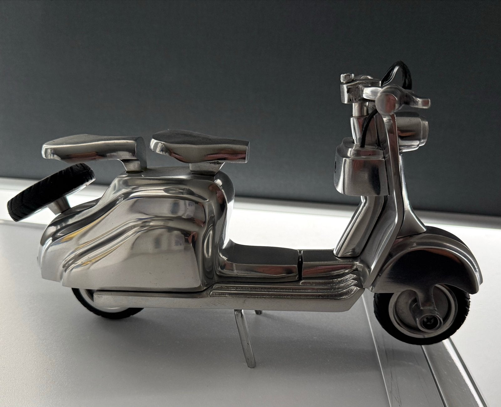Riviera Maison Metalen Vespa Scooter Model - Decoratie, Overige merken, 1:50 of kleiner, Overige typen, Nieuw