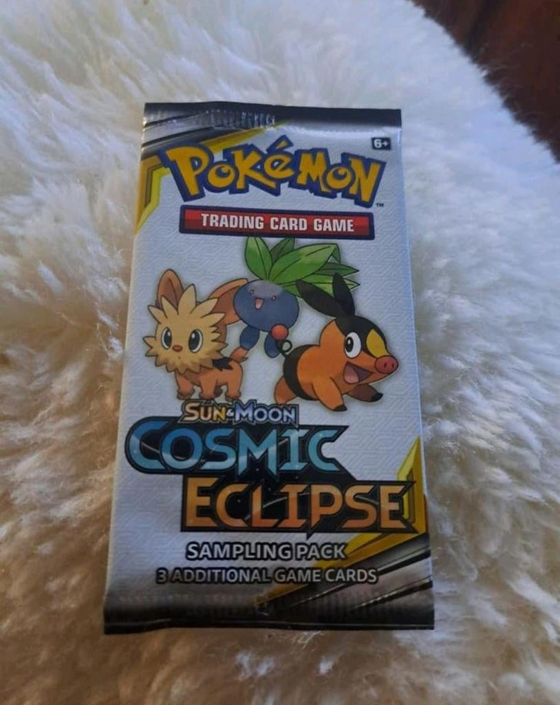Pokemon Sun and Moon Cosmic Eclipse pack (sealed!), Hobby en Vrije tijd, Verzamelkaartspellen | Pokémon, Ophalen of Verzenden