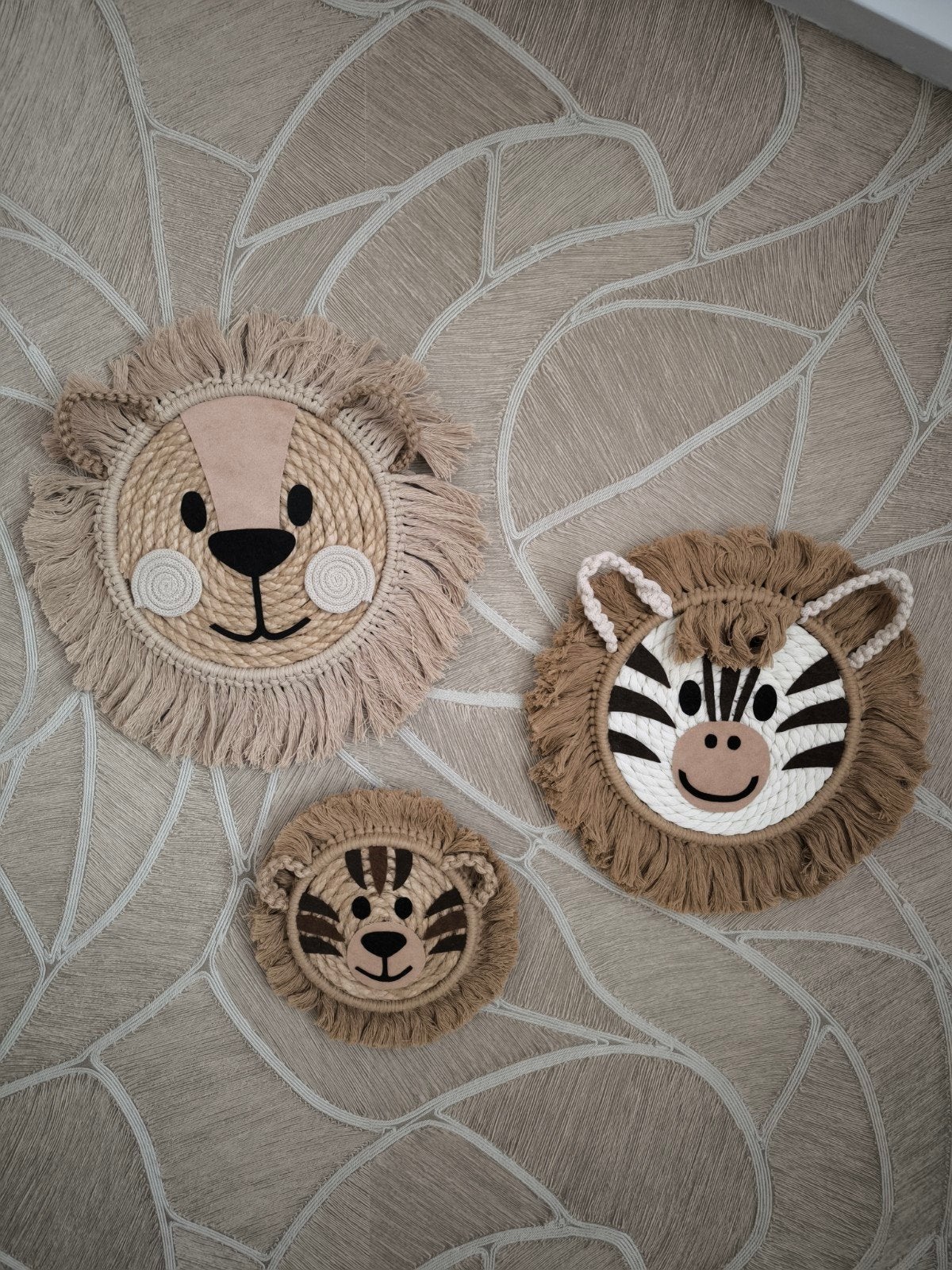 Decoratief leeuwtje voor aan de muur - kinderkamer, Beige, Nieuw, Ophalen of Verzenden, Natuurlijk materiaal