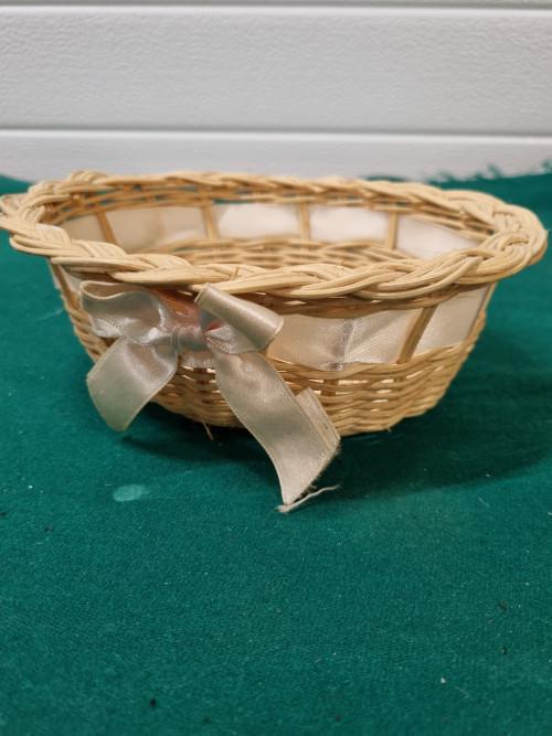 Mandje van riet met lint, Ophalen of Verzenden, 'T Olde Gre-j, Info@toldegrej.nl, Endepoelstraat 20f Didam