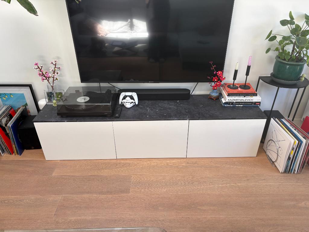 Tv-meubel wit met marmer kleurig blad, Ophalen, 150 tot 200 cm, Zo goed als nieuw, Minder dan 100 cm