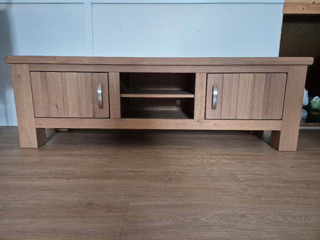 Tv meubel massiek eiken van Goossens 164 x 52 x 51 cm, Ophalen, 150 tot 200 cm, Eikenhout, Zo goed als nieuw