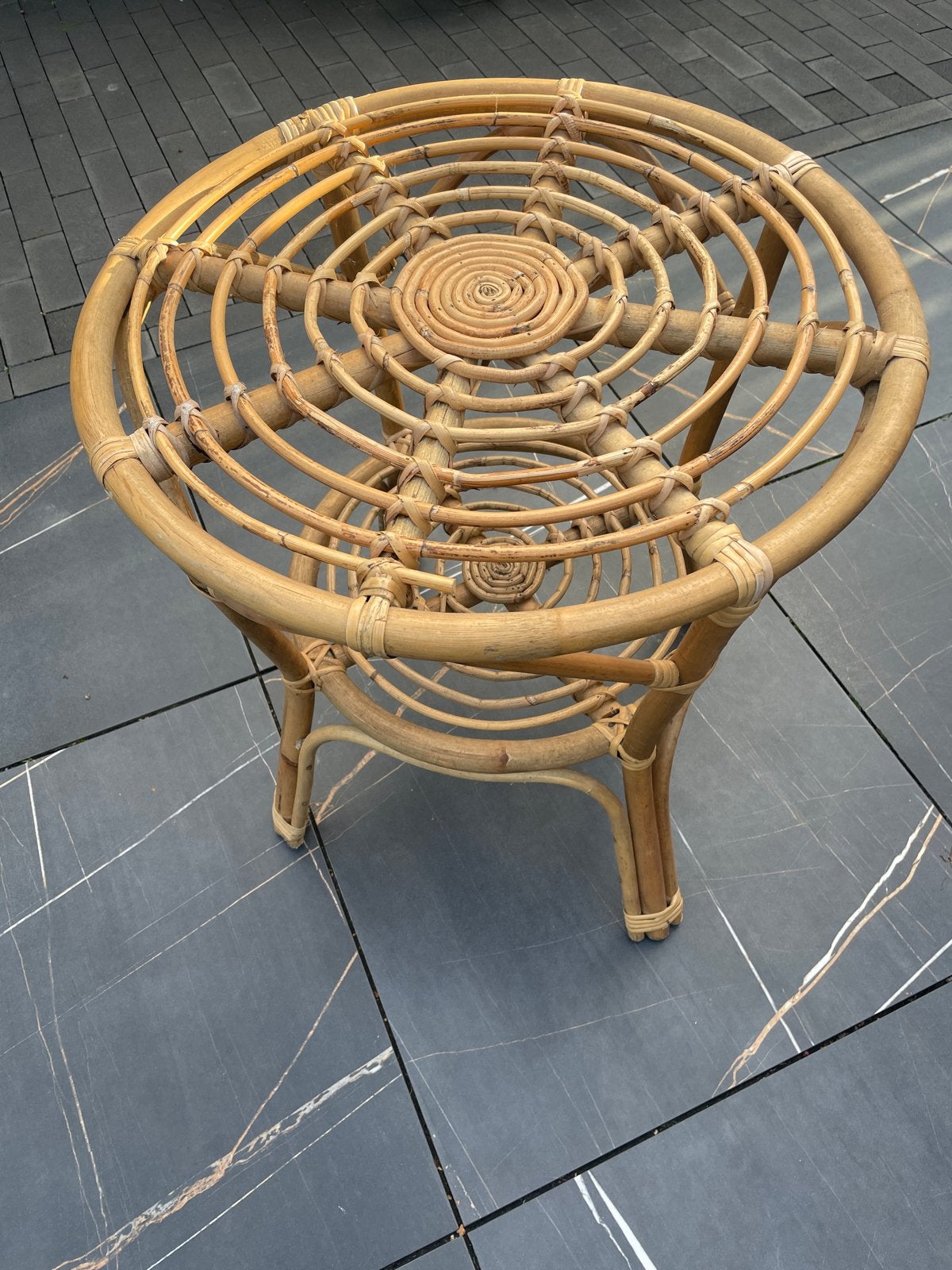 Rotan bijzettafel - Doorsnee 55 cm, Hoogte 55 cm, Overige materialen, Gebruikt, Rond, Ophalen