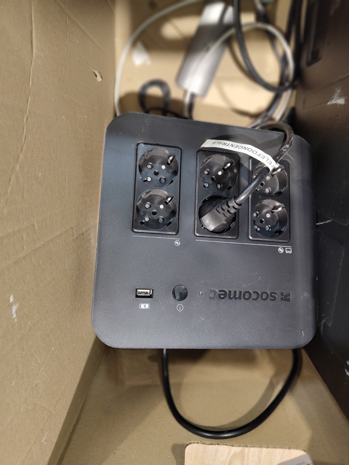 Socomec UPS 600VA/360W - Bescherm uw apparatuur, Computers en Software, Noodvoedingen (UPS), Ophalen of Verzenden