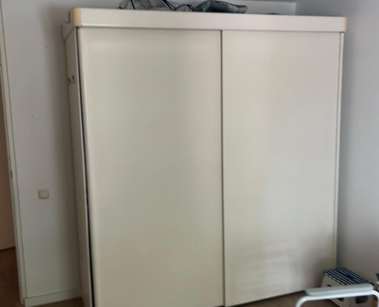 Kleerkast, Huis en Inrichting, Kasten | Kledingkasten, Ophalen, Zo goed als nieuw, 25 tot 50 cm