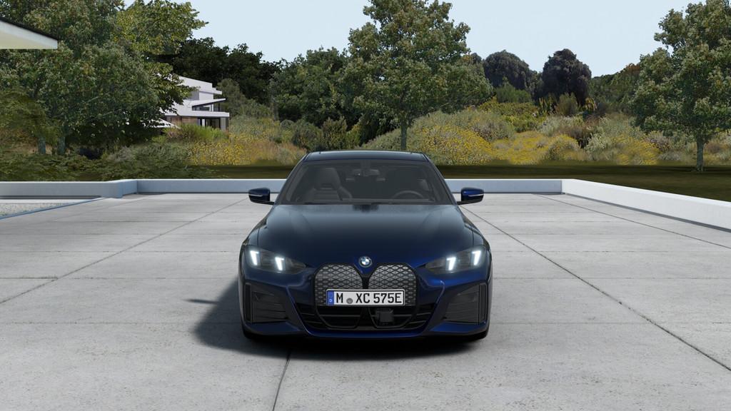 BMW i4 eDrive40 M Sport / M Sportstoelen / Achteruitrijcamer, Achterwielaandrijving, Blauw, 2020 kg, Leder