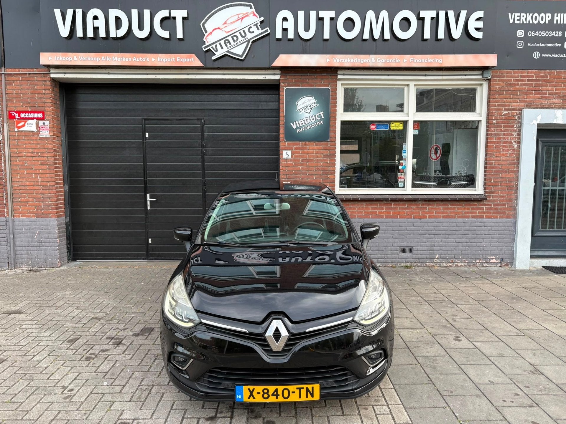 Renault Clio 1.5 dCi Intens Bose Stoel verwarming A Camera, Auto's, Automatische klimaatregeling, Gebruikt, 4 cilinders, Zwart
