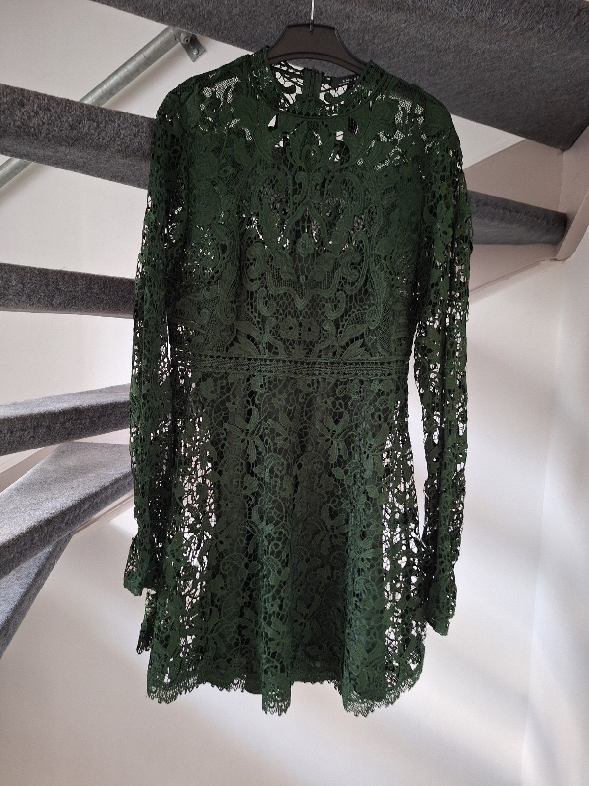 Zara kanten jurk donkergroen maat L, Kleding | Dames, Jurken, Zara, Maat 42/44 (L), Ophalen of Verzenden, Zo goed als nieuw