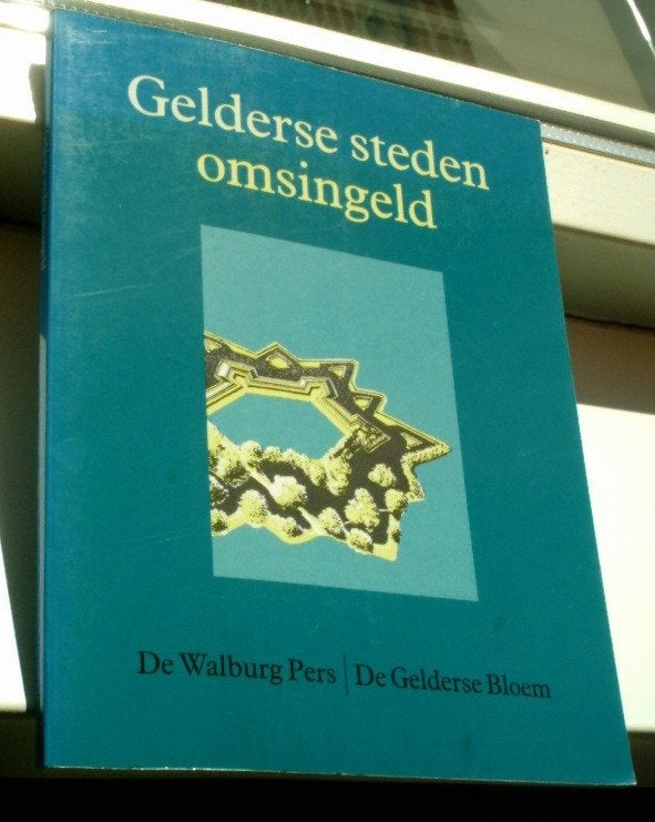 Gelderse steden omsingeld(9060116062, J.H. Sevenhuijsen). , Ophalen of Verzenden, Voor 1940, Zo goed als nieuw, Overige onderwerpen