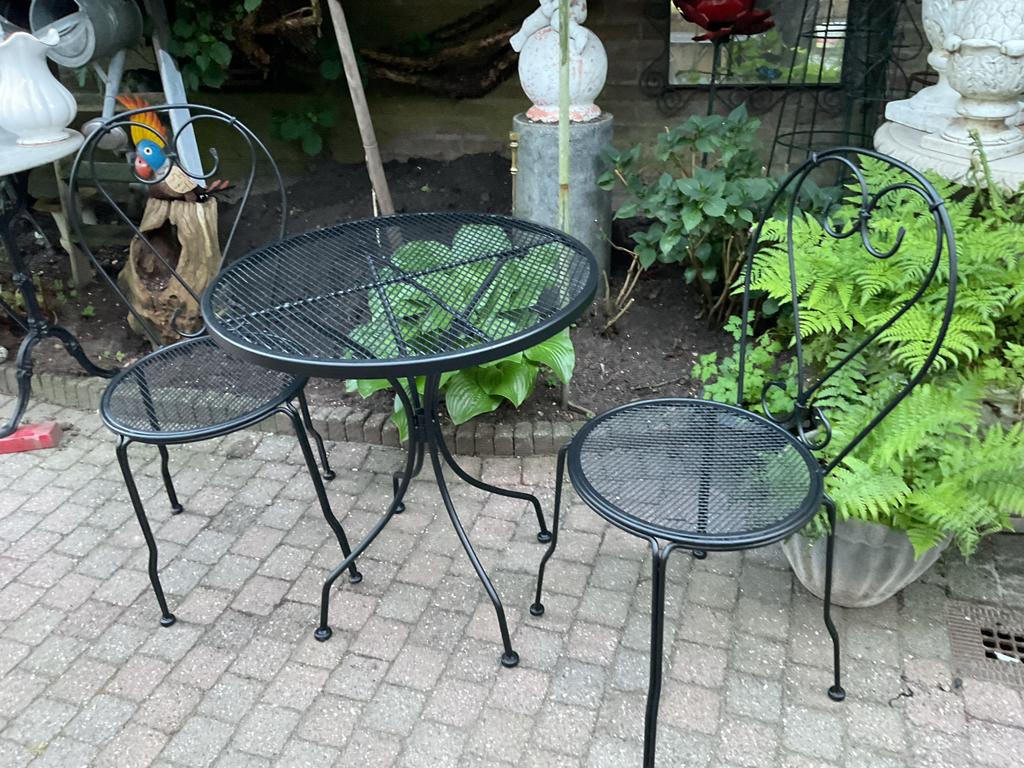 Zwart metalen bistro set - 2 stoelen en tafel, Tuin en Terras, Overige materialen, Gebruikt, Eettafel, Tuinset