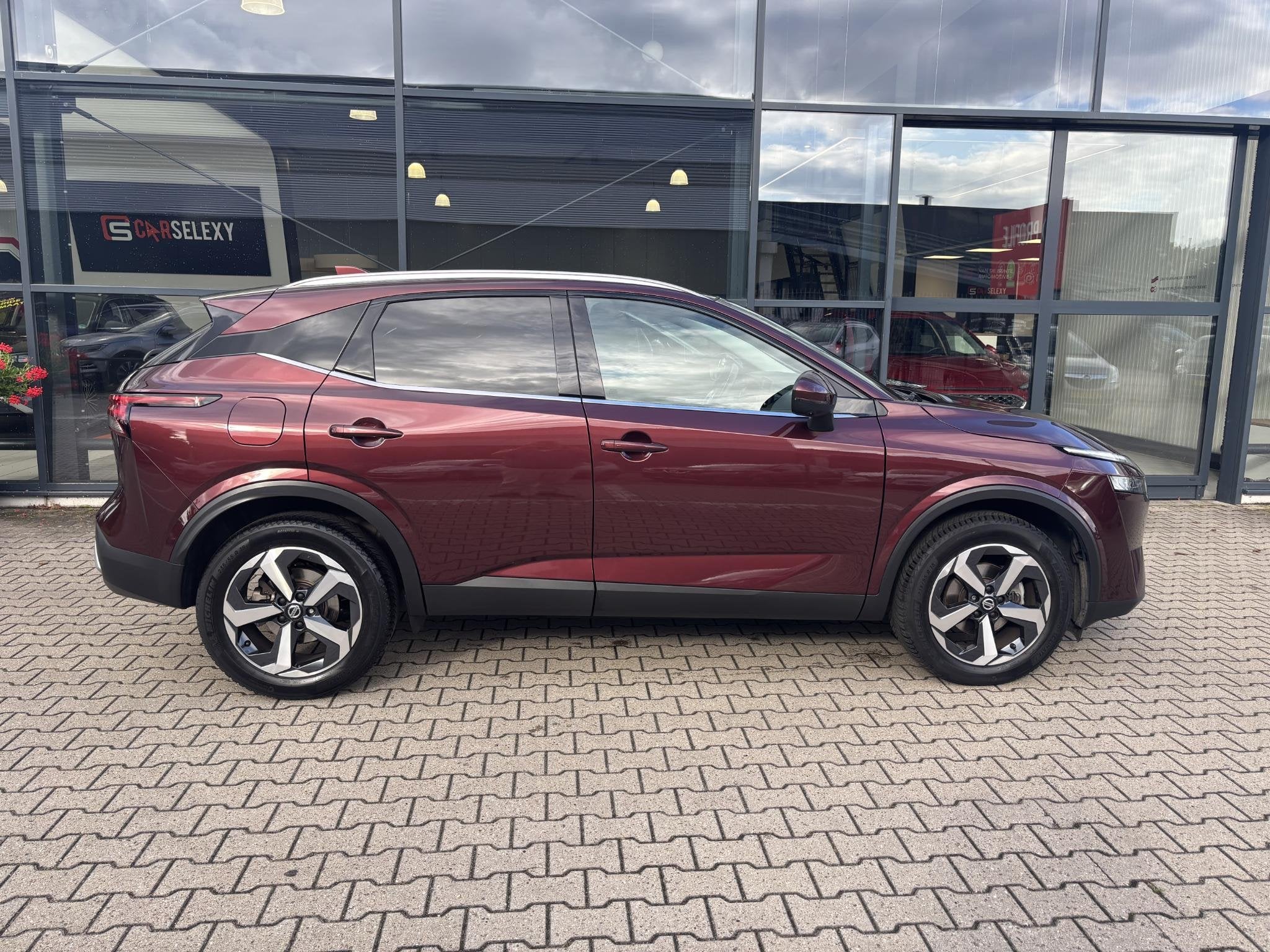 Nissan Qashqai 1.3 MHEV N-Connecta *Panorama dak*, Auto diversen, Netherlands@nissan-services.eu, Nissan Nederland BV, Handgeschakeld