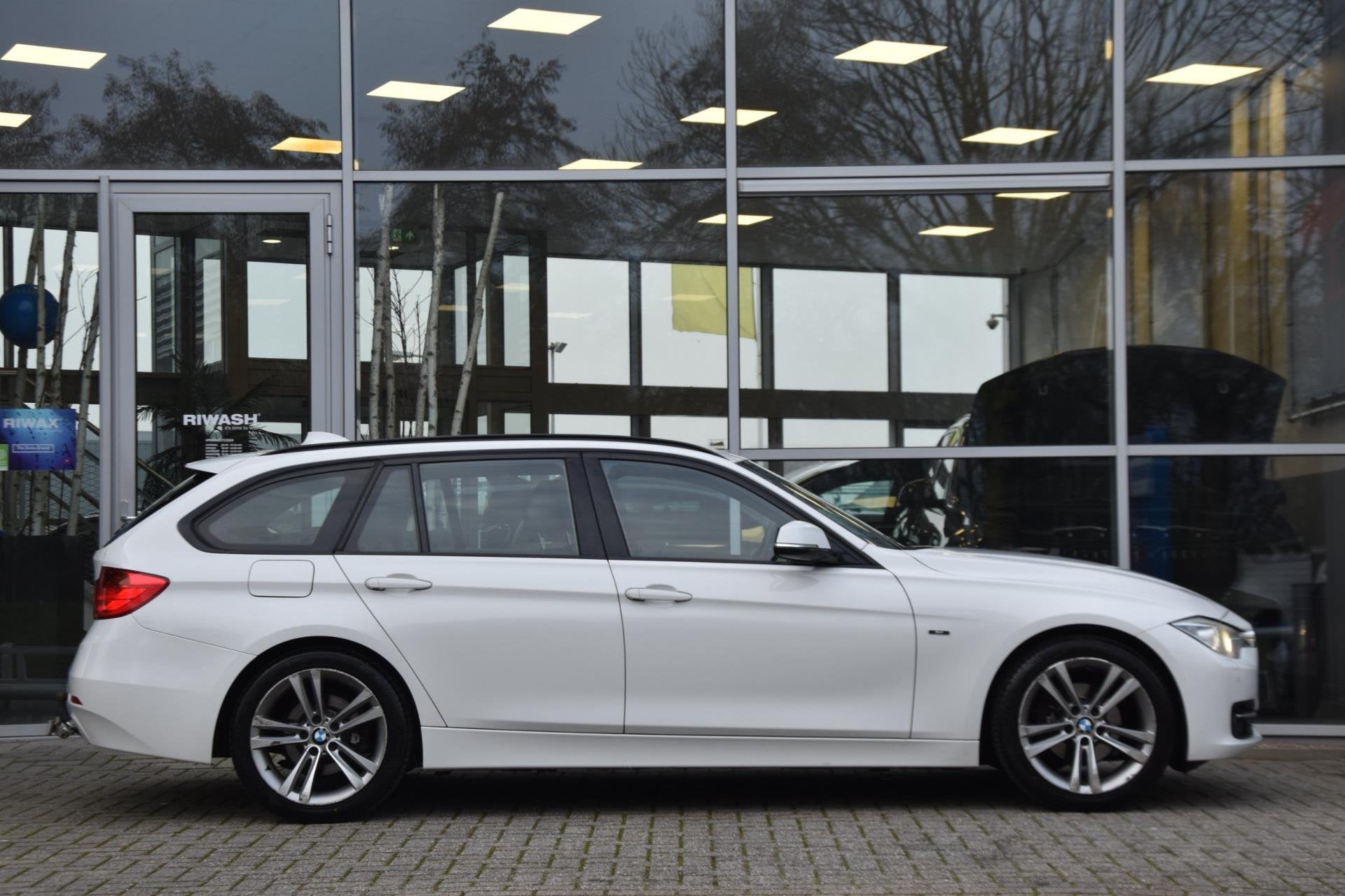 BMW 3-serie Touring 316i High Executive Aut. Sport Leder Sto, Automaat, Gebruikt, 4 cilinders, 1445 kg