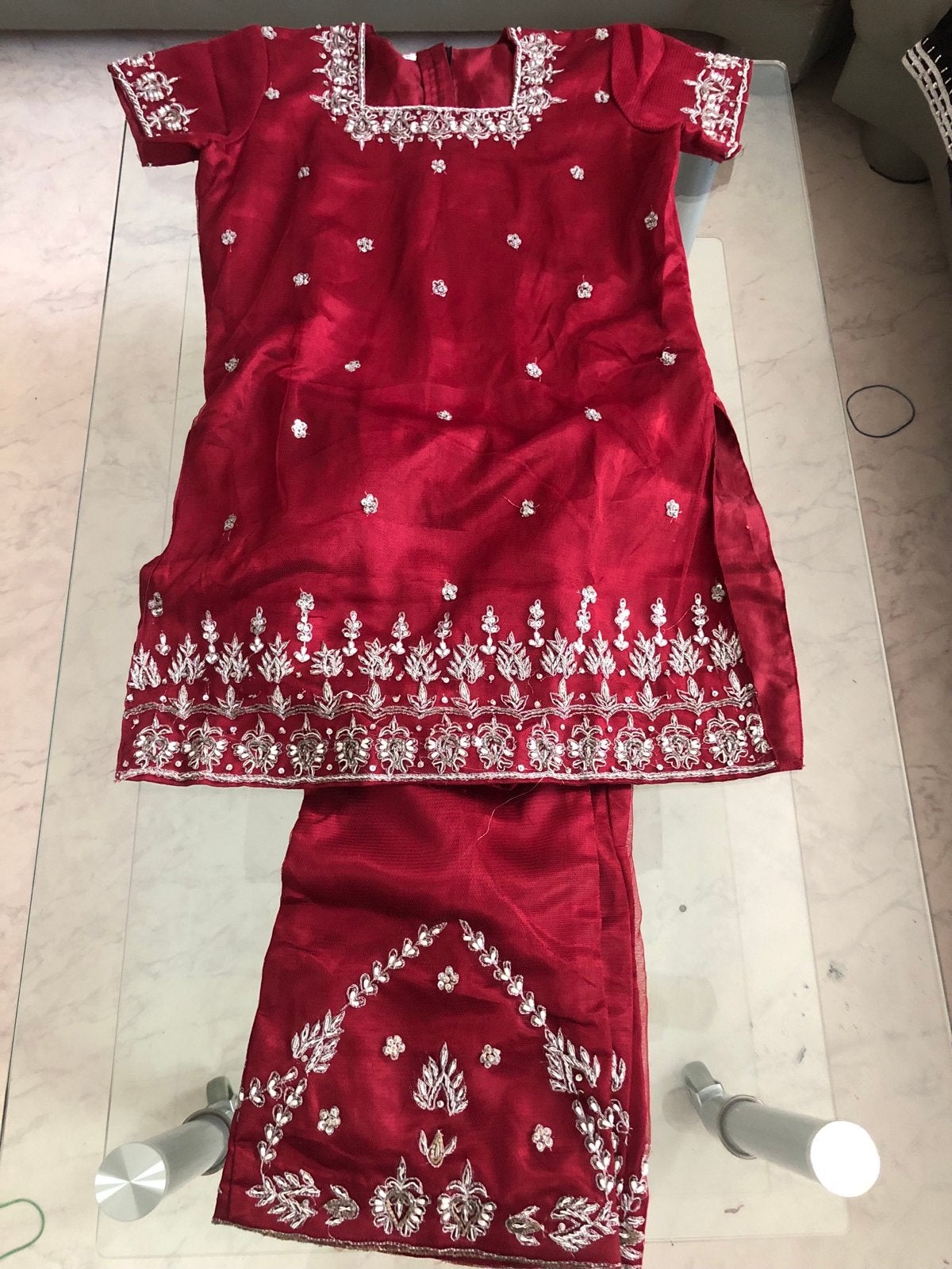 Bollywood Rode Salwaar Kamiz met Zilveren Borduurwerk, Ophalen of Verzenden, Gedragen, Maat 34 (XS) of kleiner, Rood