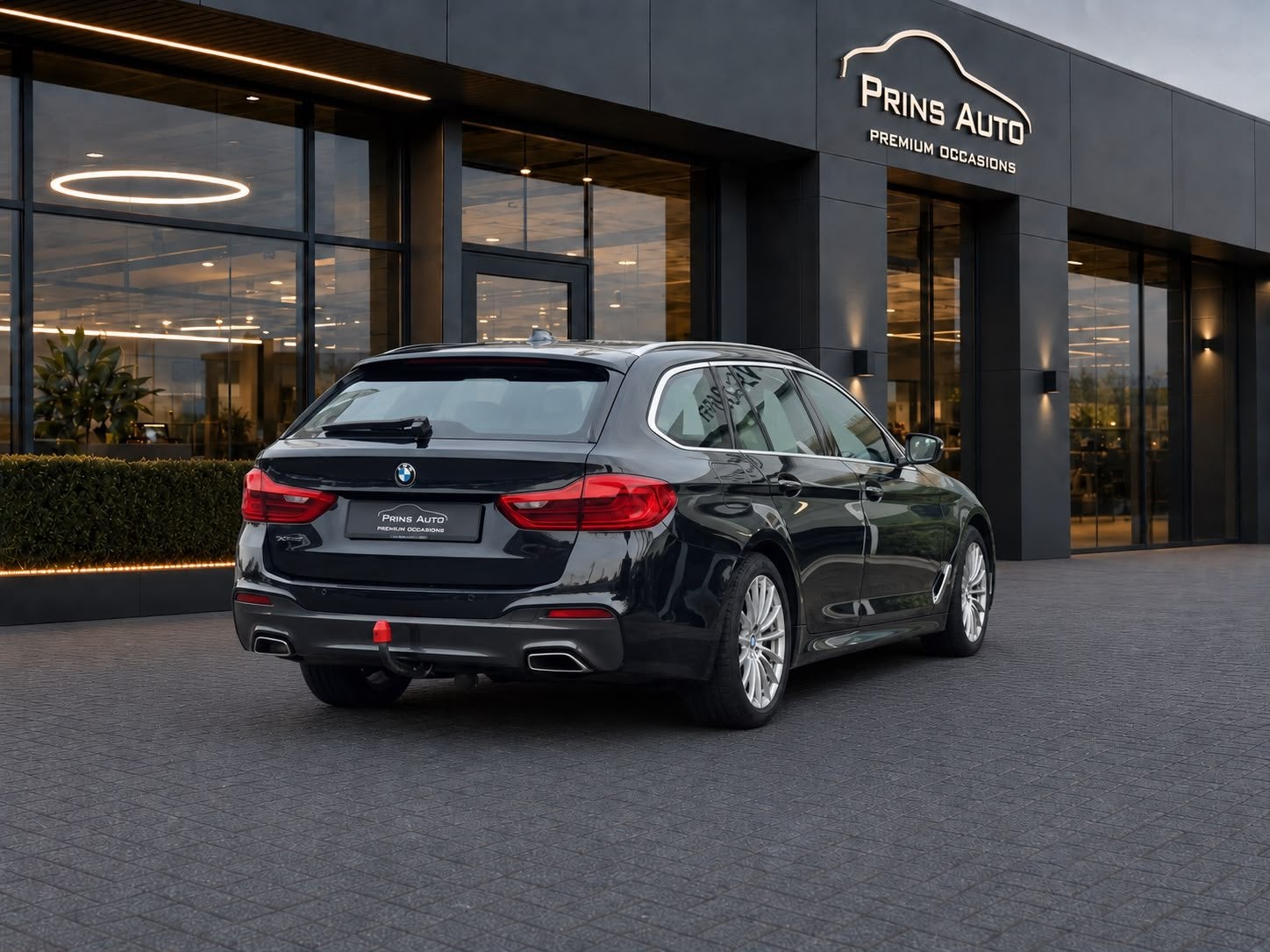 BMW 5 Serie Touring 520d High Executive |PANO|TREKHAAK|LEDER, Achterwielaandrijving, Euro 6, 2000 kg, Zwart