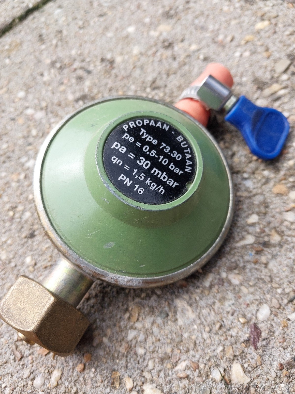 Drukregelaar gasfles propaan butaan 30 mbar, Caravans en Kamperen, Kampeeraccessoires, Ophalen of Verzenden, Gebruikt
