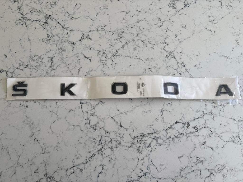 Zwarte Skoda letters - Embleem/Logo voor auto, Ophalen of Verzenden