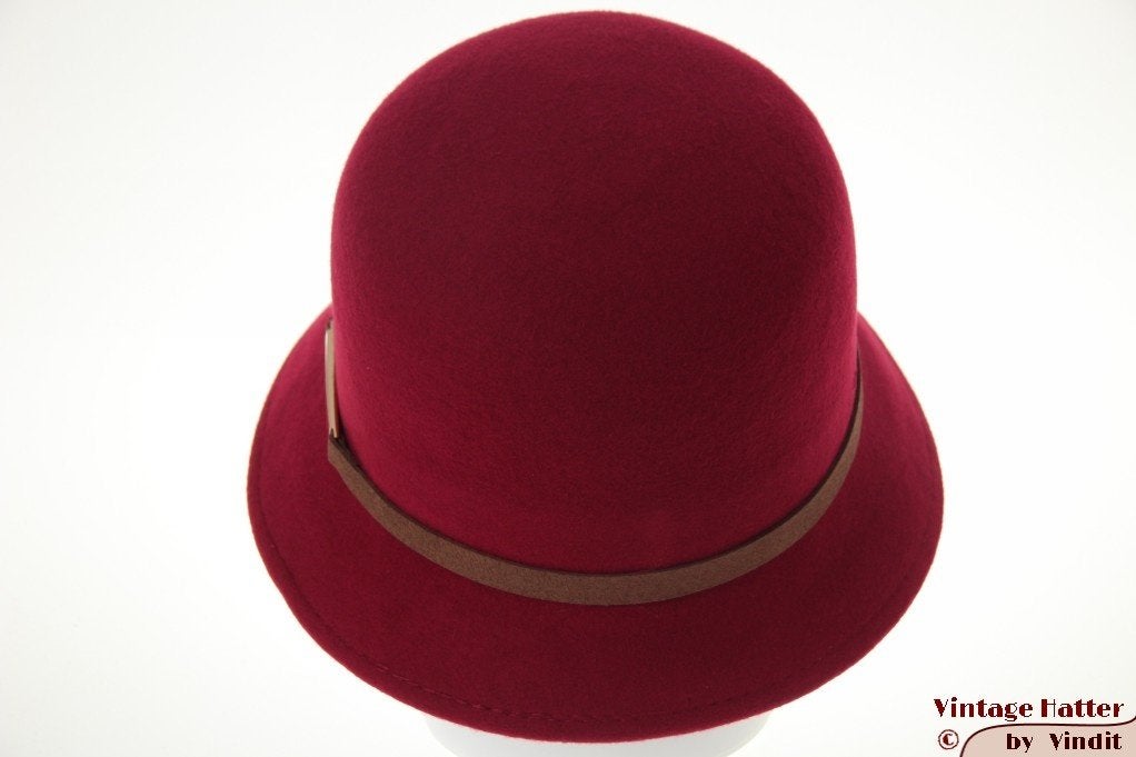 Dames dophoed Hawkins bordeaux vilt met gespje opzij 54-57, Hoed, Hawkins, Nieuw, One size fits all