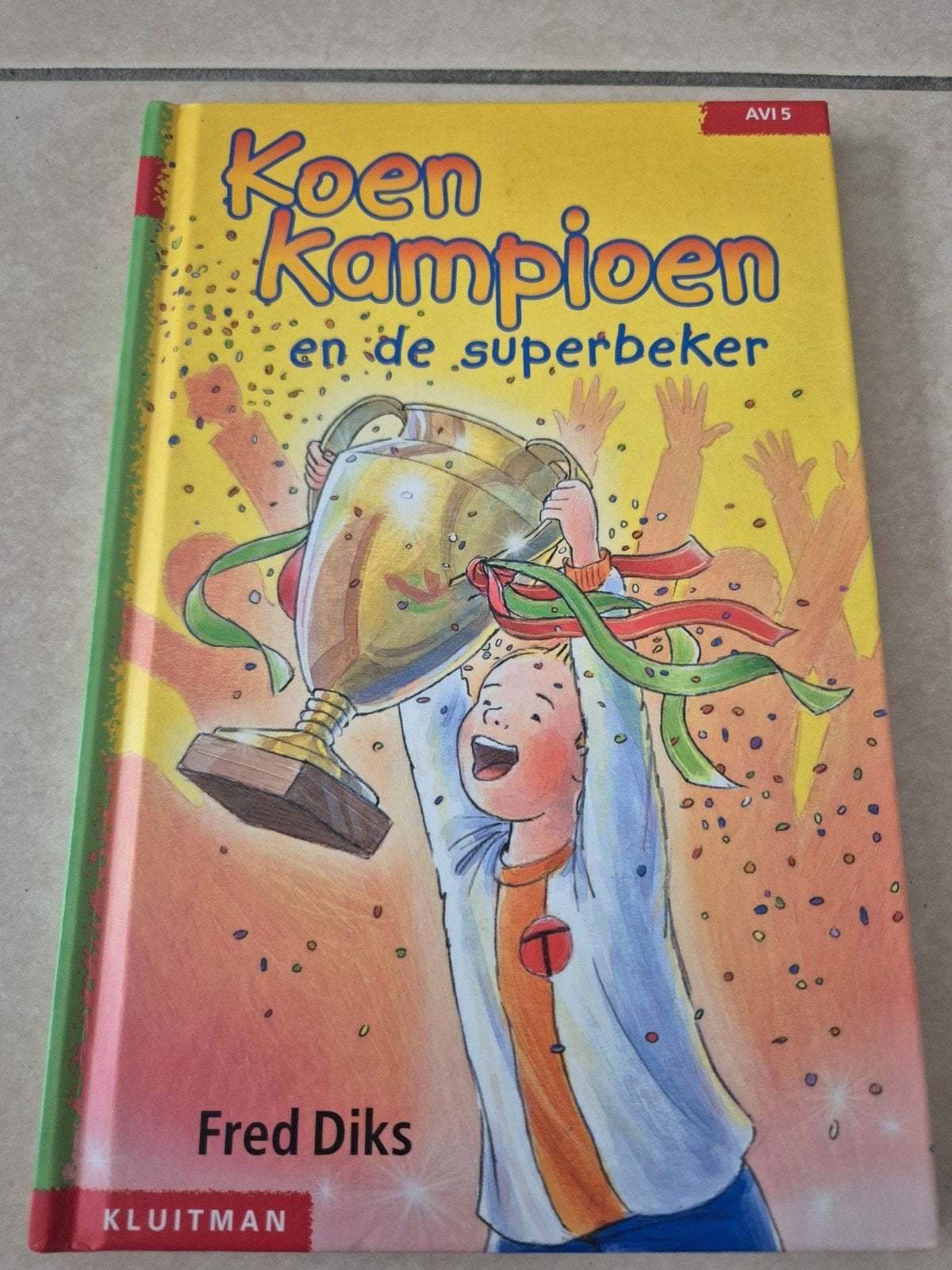 Koen Kampioen en de Superbeker - Fred Diks AVI 5, Boeken, Kinderboeken | Jeugd | onder 10 jaar, Ophalen of Verzenden, Gelezen