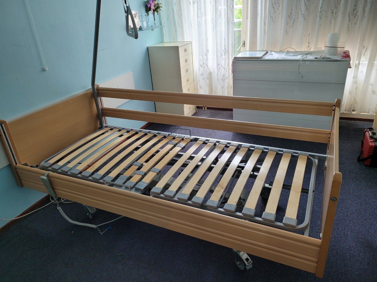 Hoog laag bed elektrisch verstelbaar met bedpapegaai, Huis en Inrichting, Slaapkamer | Bedden, Ophalen, 90 cm, Eenpersoons, 200 cm