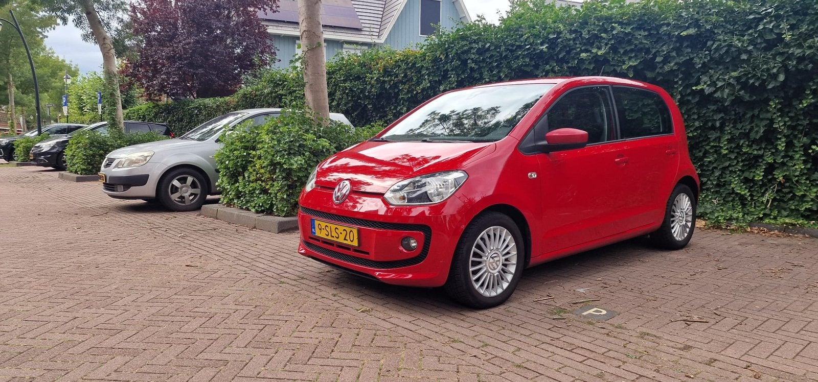 Volkswagen up! 1.0 44KW 2013 Rood, Auto's, Voorwielaandrijving, Euro 5, Stof, 840 kg