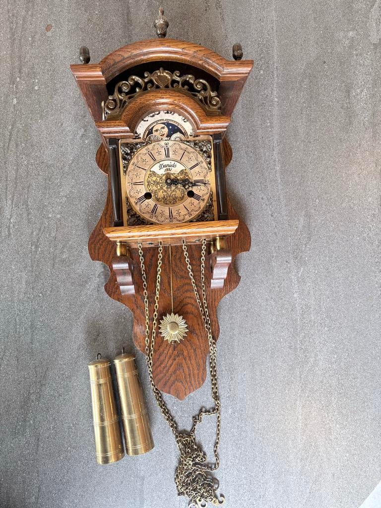 Antieke wandklok met FHS uurwerk en maanaanduiding, Antiek en Kunst, Antiek | Klokken, Ophalen of Verzenden