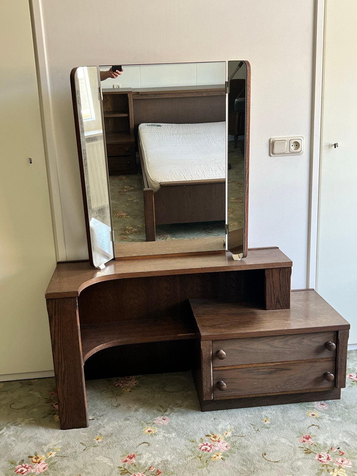 Vintage kaptafel met spiegel - Donkerbruin hout, Huis en Inrichting, Ophalen, Gebruikt, Eenpersoons