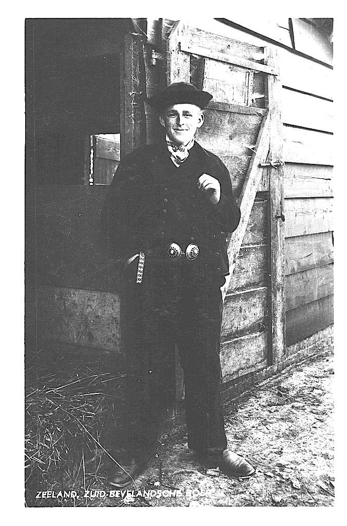 700438 Zuid Beveland 1943 Klederdracht Zeeland onbeschreven, Ophalen of Verzenden, 1940 tot 1960, Ongelopen, Noord-Brabant