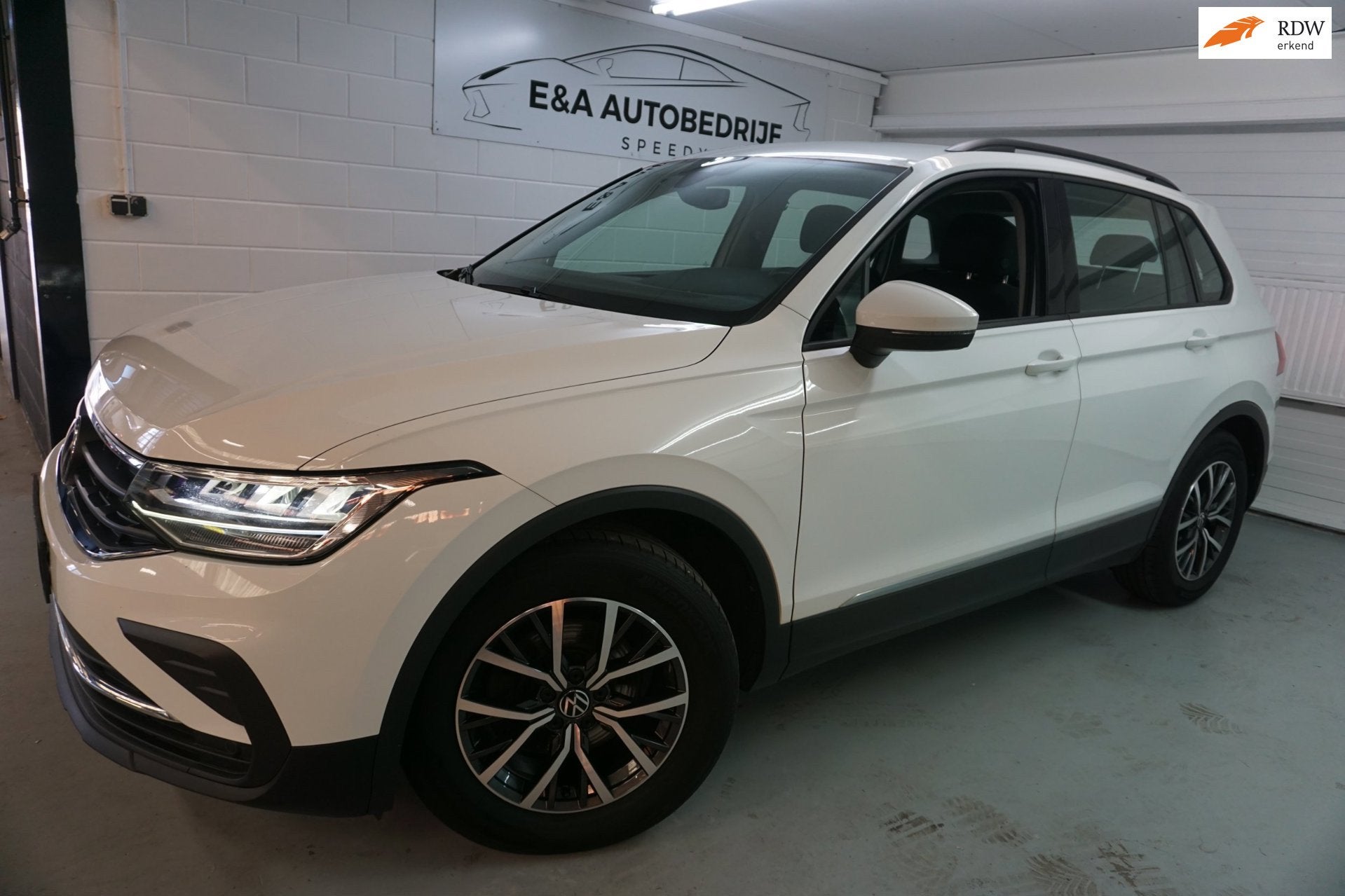 Volkswagen Tiguan 2.0 TDI Comfortline Business €15950EX BT, Auto's, Gebruikt, Alcantara, Origineel Nederlands, SUV of Terreinwagen