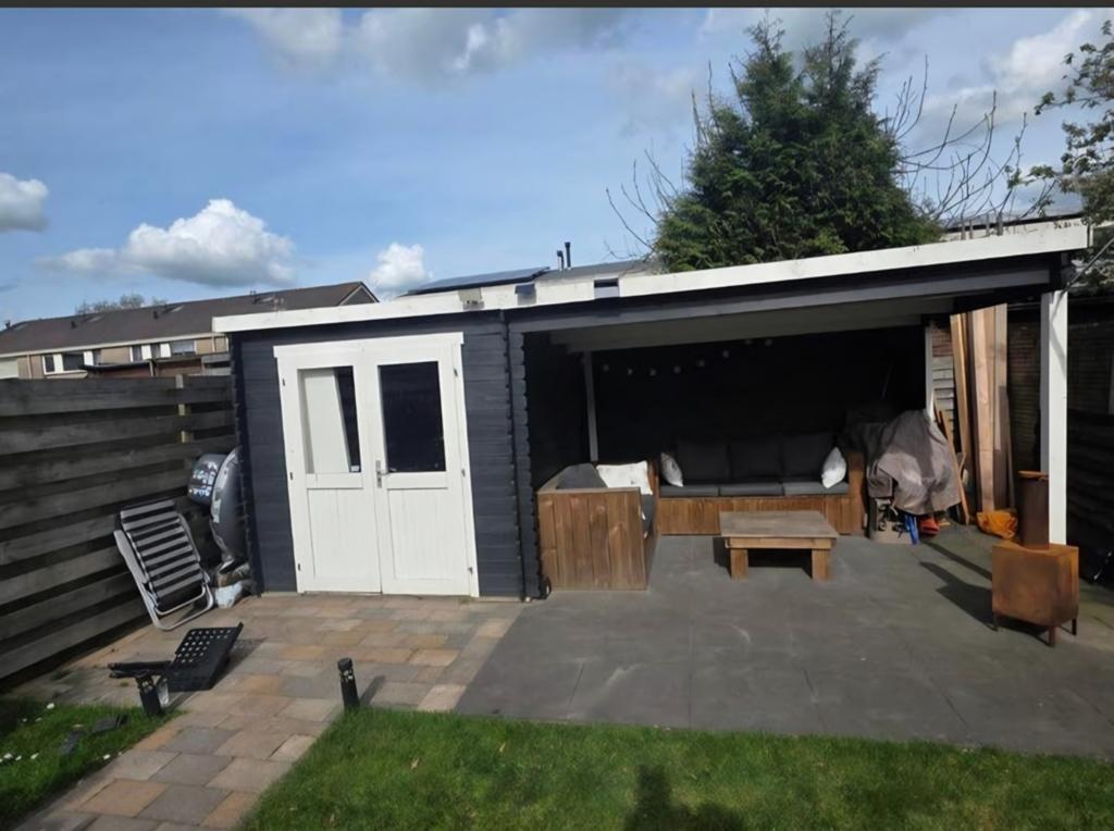 Tuinhuis met dubbele deuren en overkapping, Tuin en Terras, Tuinhuizen, Ophalen, Gebruikt, Tuinhuis, 250 tot 500 cm