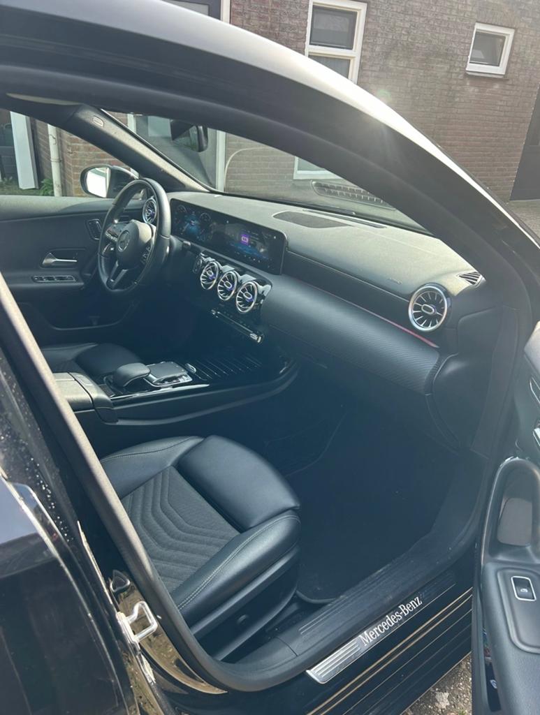 Mercedes-Benz A-Klasse A 200 163pk 7G-DCT 2019 Zwart, Zwart, 4 cilinders, Automatische klimaatregeling, Leder