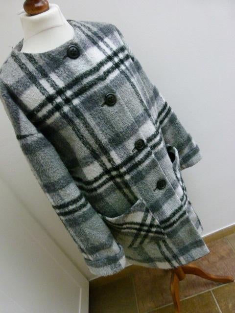Grijs geruite wijdvallende jas edc maat xs 34, Kleding | Dames, Jassen | Winter, Ophalen of Verzenden, Zo goed als nieuw, Maat 34 (XS) of kleiner