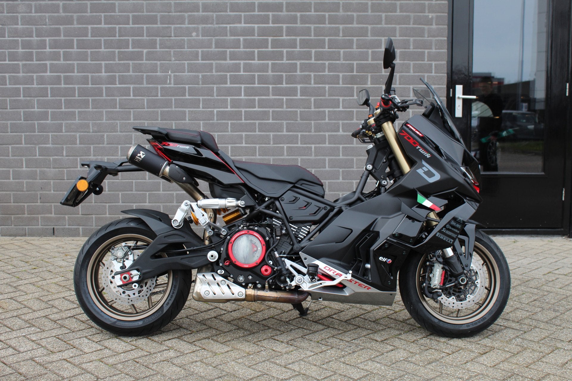 Italjet Dragster 700 Twin Limited 651/700 / 6 bak / Akrapovi, Motoren, Koraalstraat 2a
1812RK  ALKMAAR, NL, Van Duijn Nottelman Automobielen