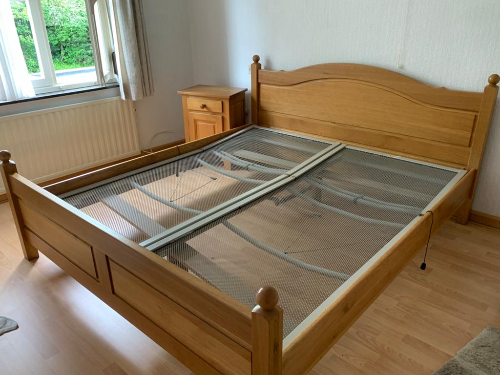 Tweepersoonsbed met eiken nachtkastje, Ophalen, Bruin, Klassiek, Tweepersoons