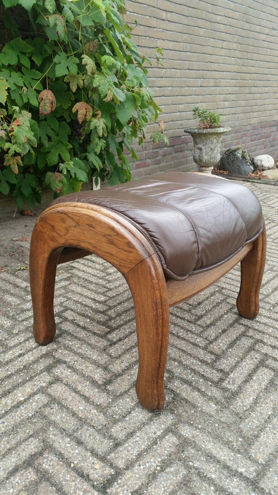 Vintage voetenbank eiken met leer, Gebruikt, Ophalen of Verzenden, 50 tot 75 cm, 50 tot 75 cm