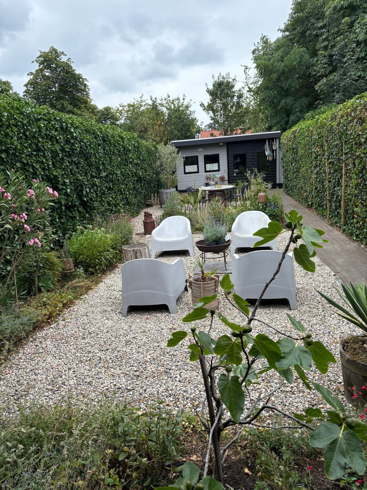 Moderne kunststof tuinstoelen (4 stuks), Tuin en Terras, Ophalen, 4 zitplaatsen, Kunststof, Gebruikt