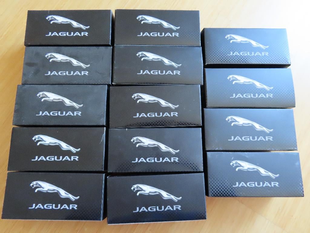 16x doosje +blister Jaguar schaalmodel 1:43 Atlas Collection, Ophalen of Verzenden, Zo goed als nieuw, Auto, Overige merken