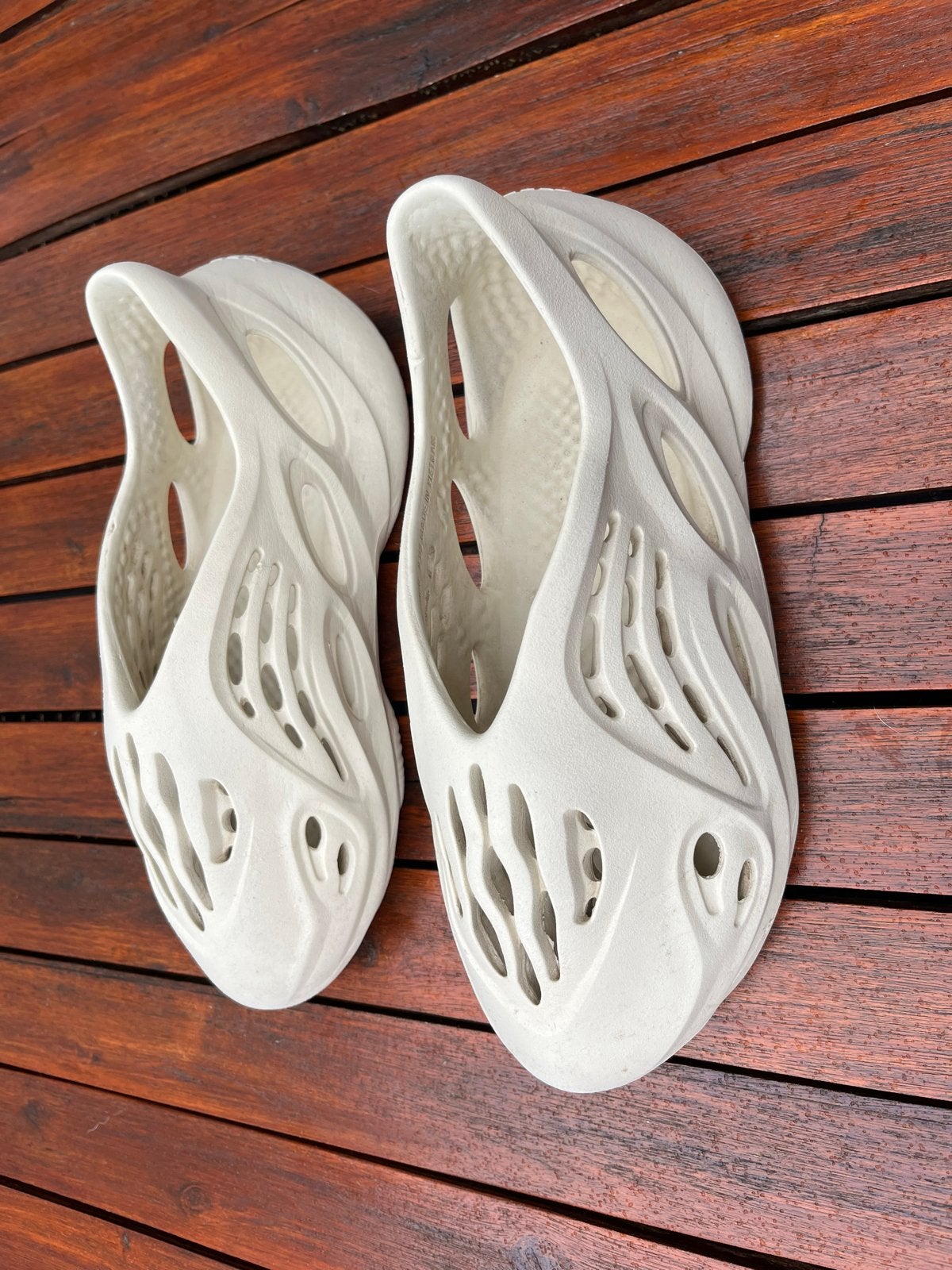 Adidas Yeezy Foam Runner 'Sand', Ophalen of Verzenden, Zo goed als nieuw, Overige kleuren, Slippers