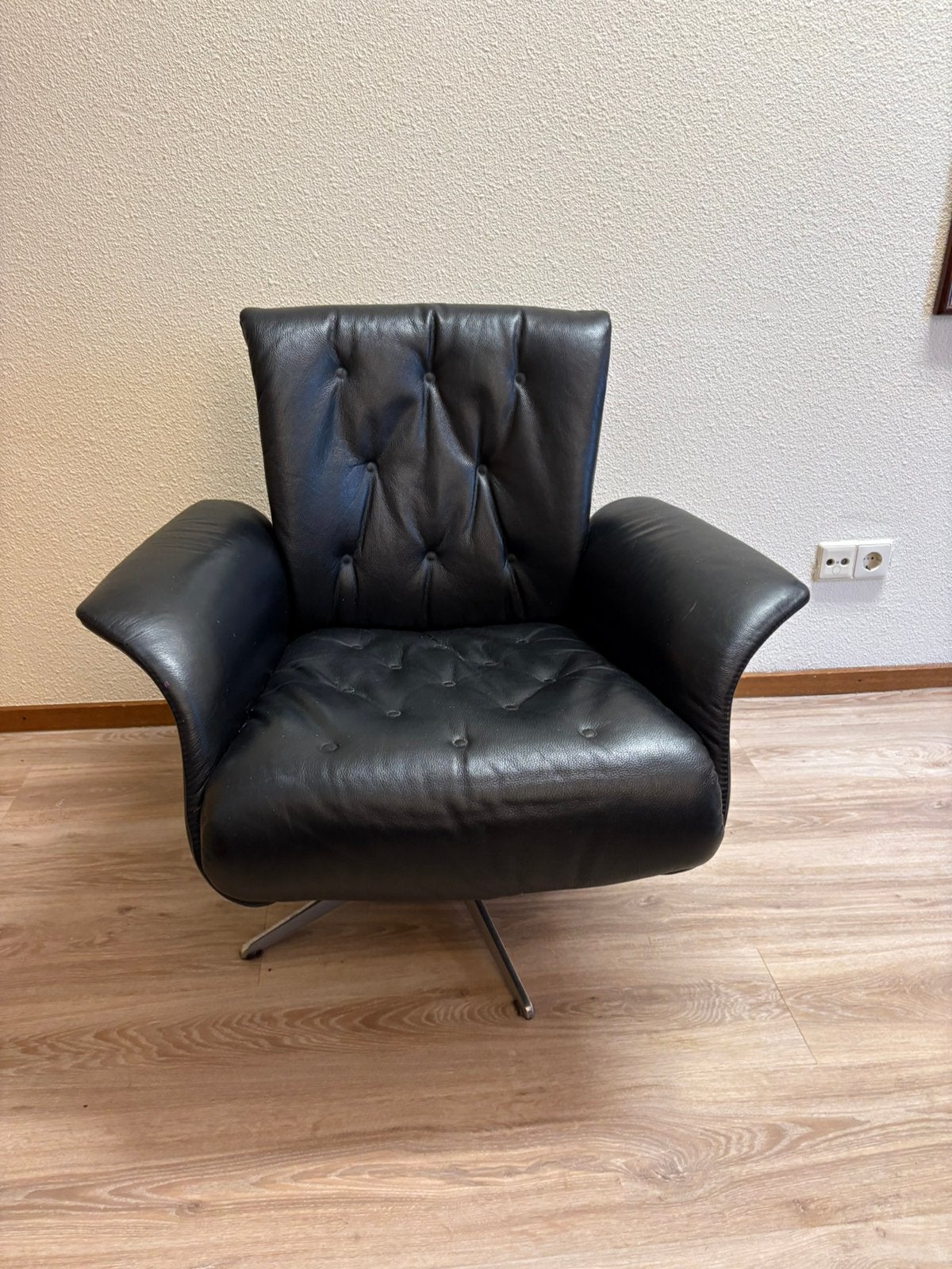 zwarte leren fauteuil van  Montel, Huis en Inrichting, Fauteuils, Ophalen, Gebruikt, Leer, 75 tot 100 cm