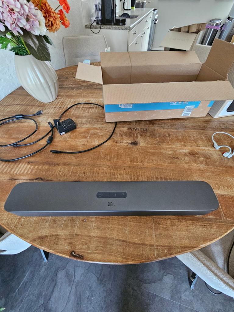 JBL Soundbar 2.0. Uitstekende geluidskwaliteit, Ophalen, Bluetooth, Zo goed als nieuw