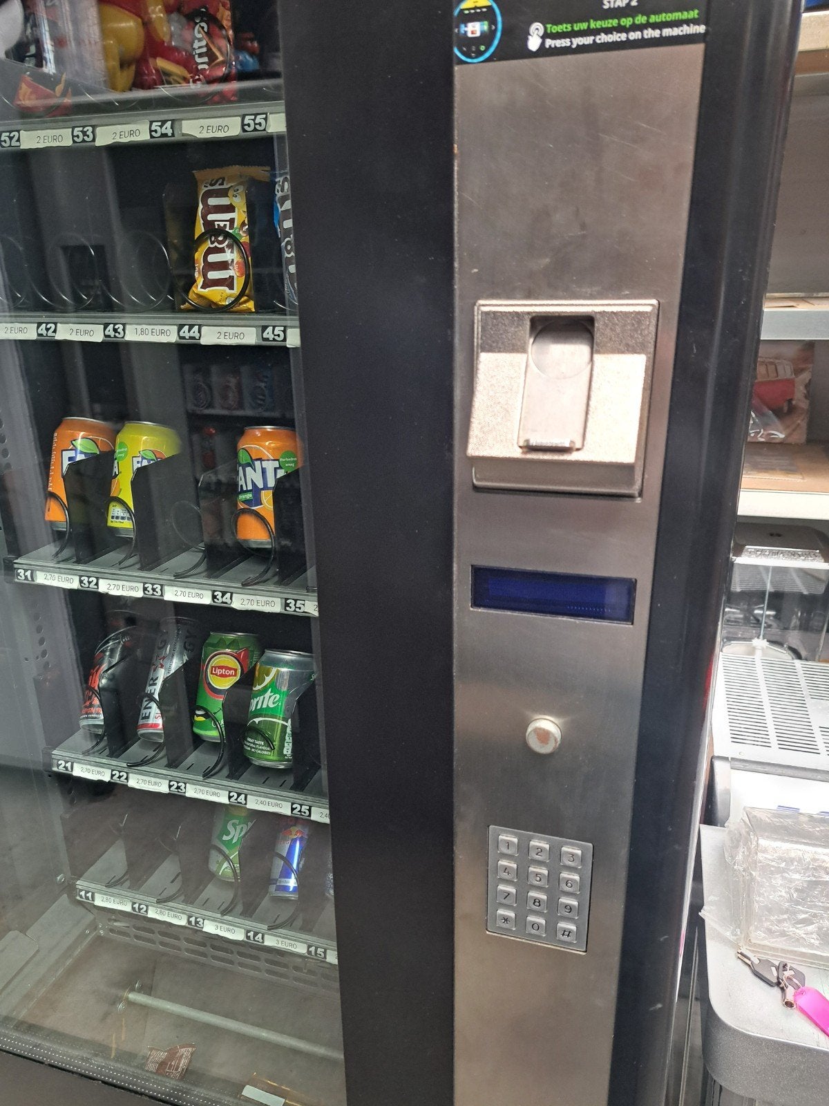 Vendo combi automaat gekoeld, Ophalen