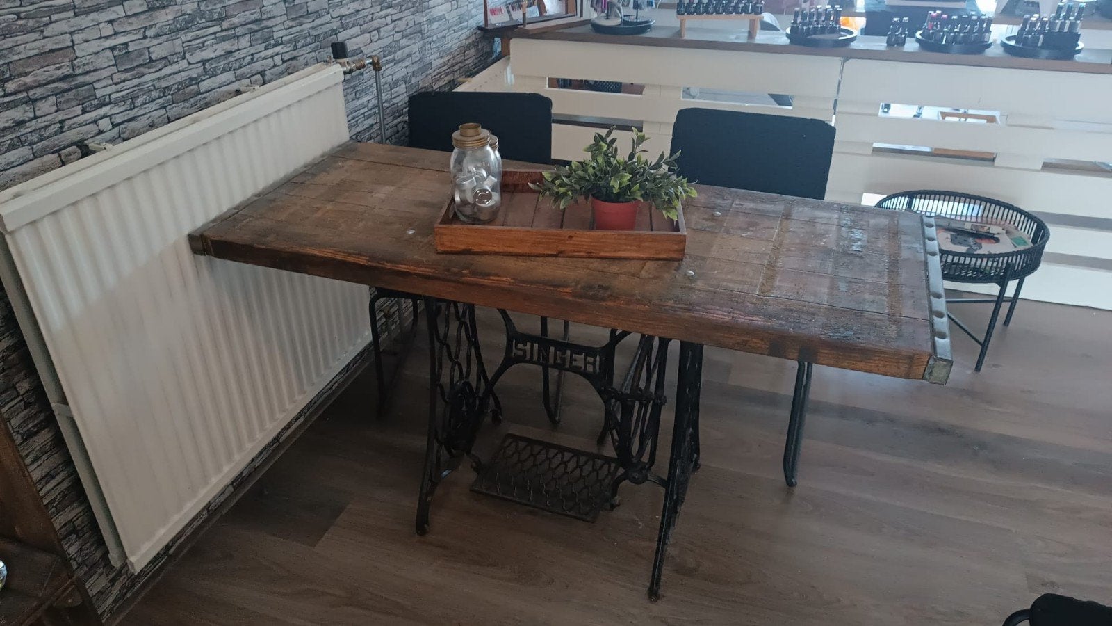 Unieke eettafel met Singer onderstel en houten blad, Ophalen of Verzenden