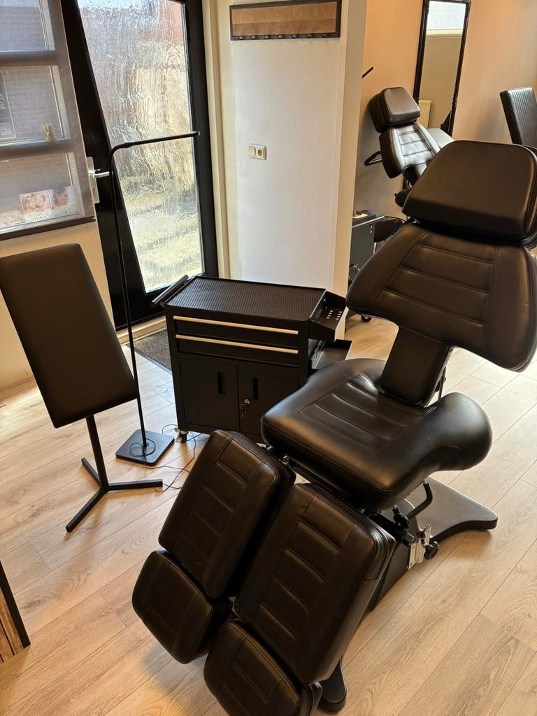 Complete Set Tattoostoel Werkkar Armsteun Lamp, Ophalen, Zwart, Leer, Zo goed als nieuw