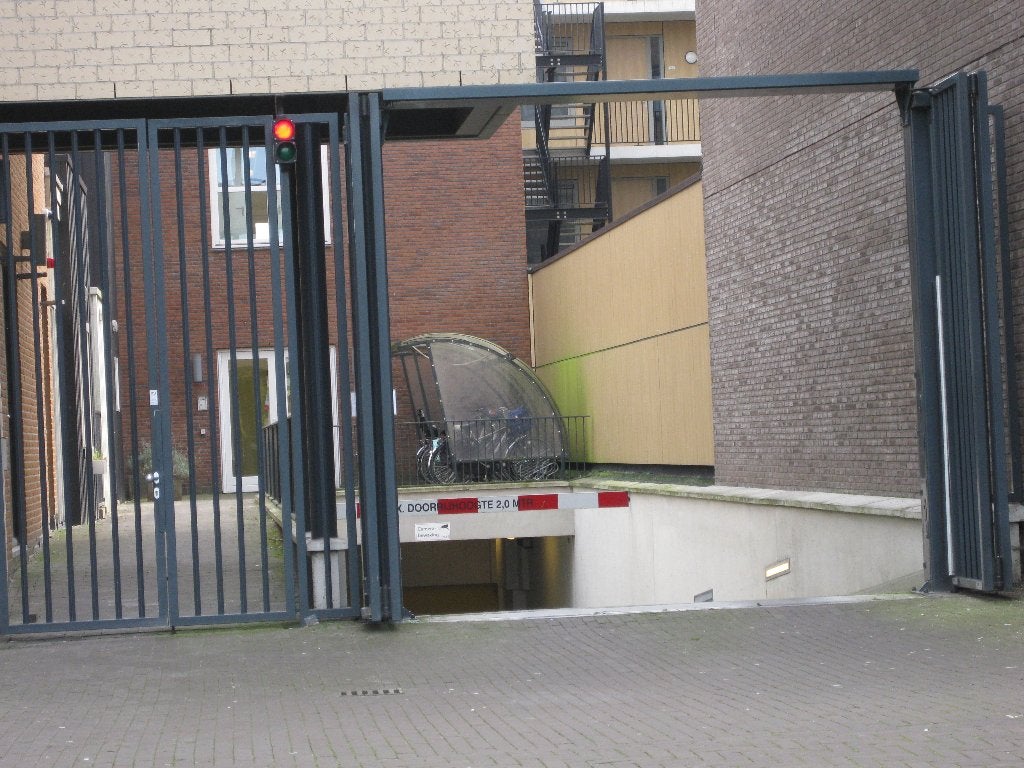 Te huur Parkeerplaats (overdekt/afsluitbaar) op IJburg, Huizen en Kamers, Garages en Parkeerplaatsen, Amsterdam