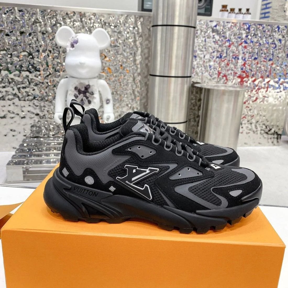 Louis Vuitton LV Runner Tatic Sneakers Zwart/Grijs maat 43, Kleding | Heren, Schoenen, Ophalen of Verzenden, Zo goed als nieuw