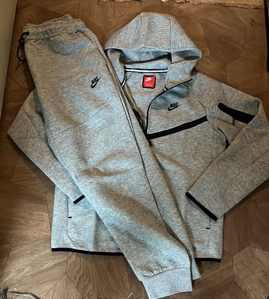 Nike tech, Kleding | Heren, Sportkleding, Maat 56/58 (XL), Ophalen of Verzenden, Zo goed als nieuw, Grijs