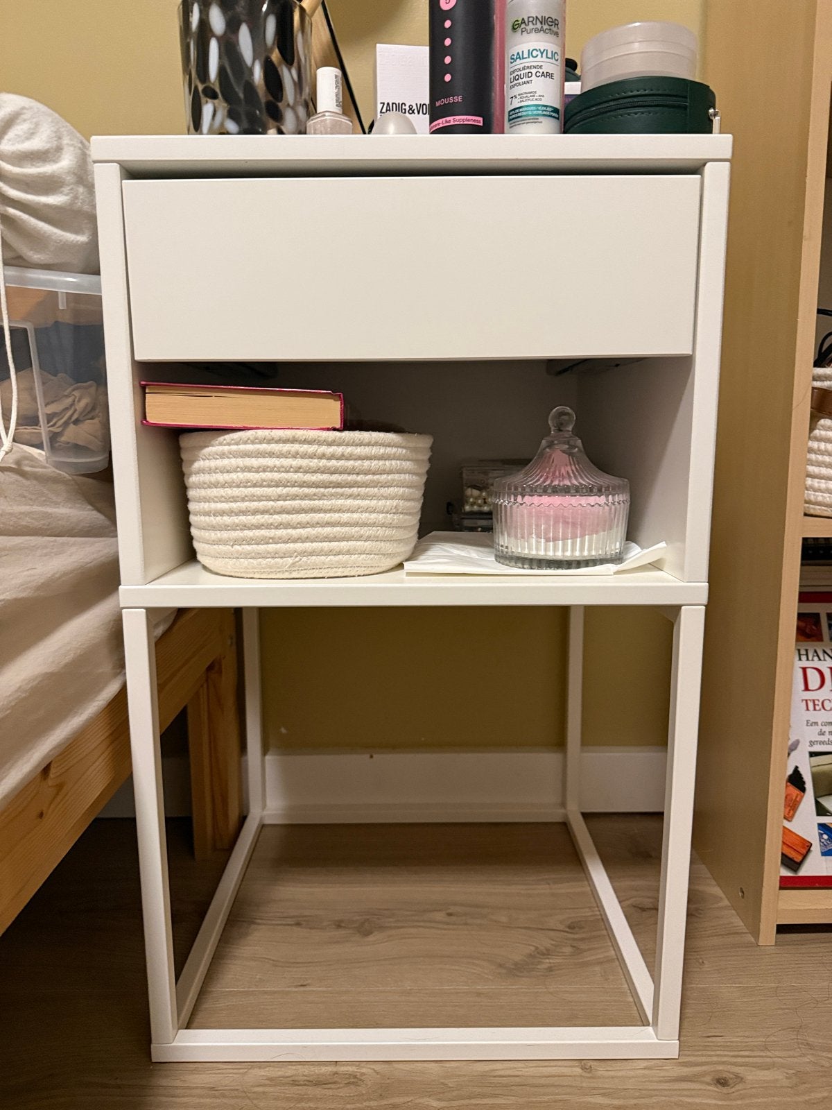 IKEA Vikhammer Nachtkastje - Wit, Huis en Inrichting, Slaapkamer | Nachtkastjes, Ophalen, Minder dan 45 cm, Metaal of Aluminium
